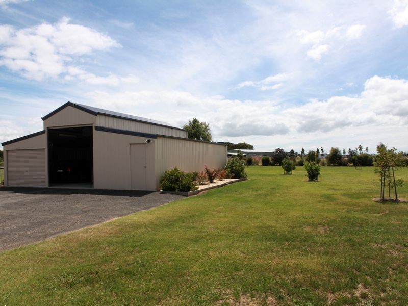 17 Rhodes Drive, Sale VIC 3850