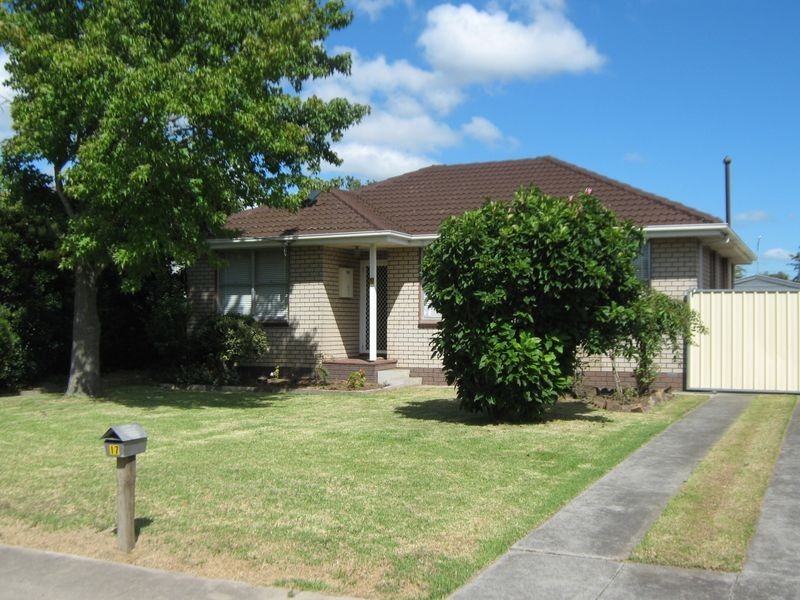17 Alexandra Avenue, Sale VIC 3850