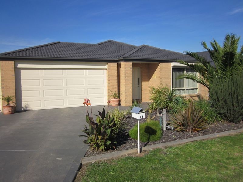 18 Lloyd St, Stratford VIC 3862
