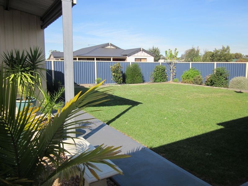 18 Lloyd St, Stratford VIC 3862