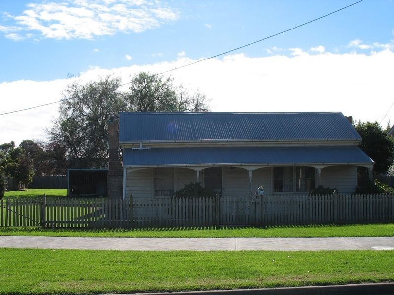 5 Dixon St, Stratford VIC 3862