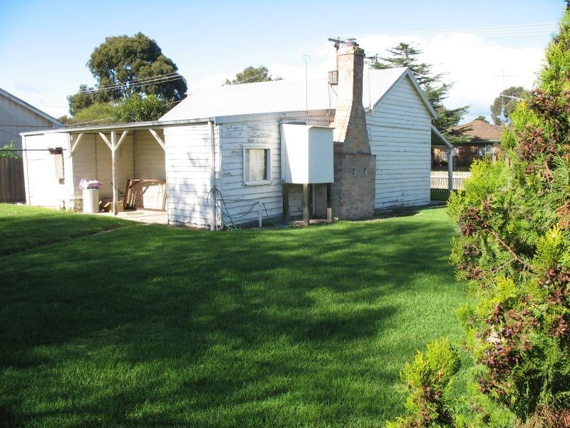 5 Dixon St, Stratford VIC 3862