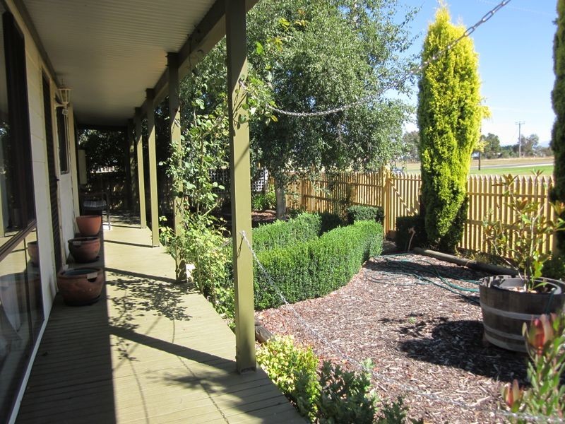 32 Wyndham Street, Stratford VIC 3862