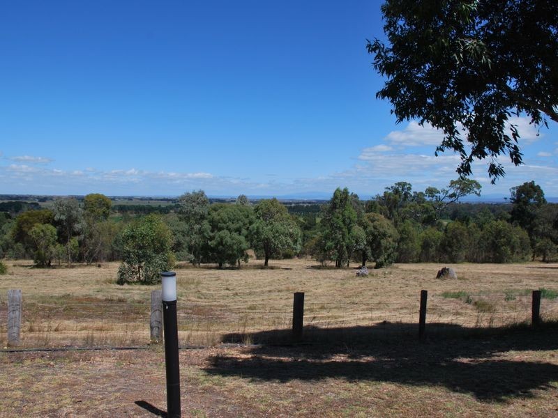 25 Newton Drive, Stratford VIC 3862