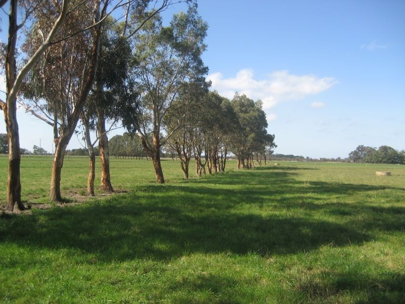 Cnr Tackens Rd & Sale Heyfield Road, Fulham VIC 3851