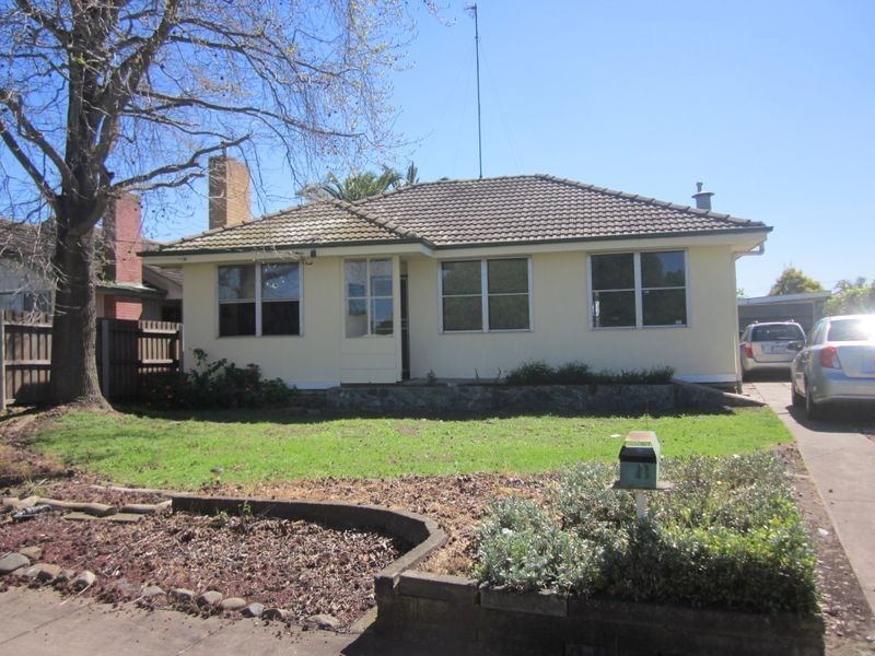 11 Hyland Court, Sale VIC 3850