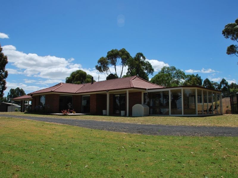25 Newton Drive, Stratford VIC 3862