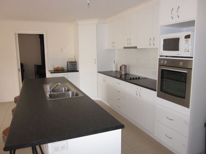 6 Neilson Court, Stratford VIC 3862