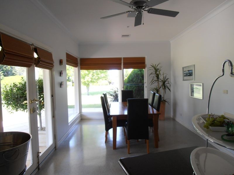 16 Rhodes Drive, Sale VIC 3850