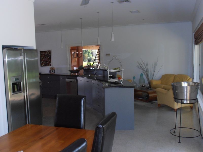 16 Rhodes Drive, Sale VIC 3850