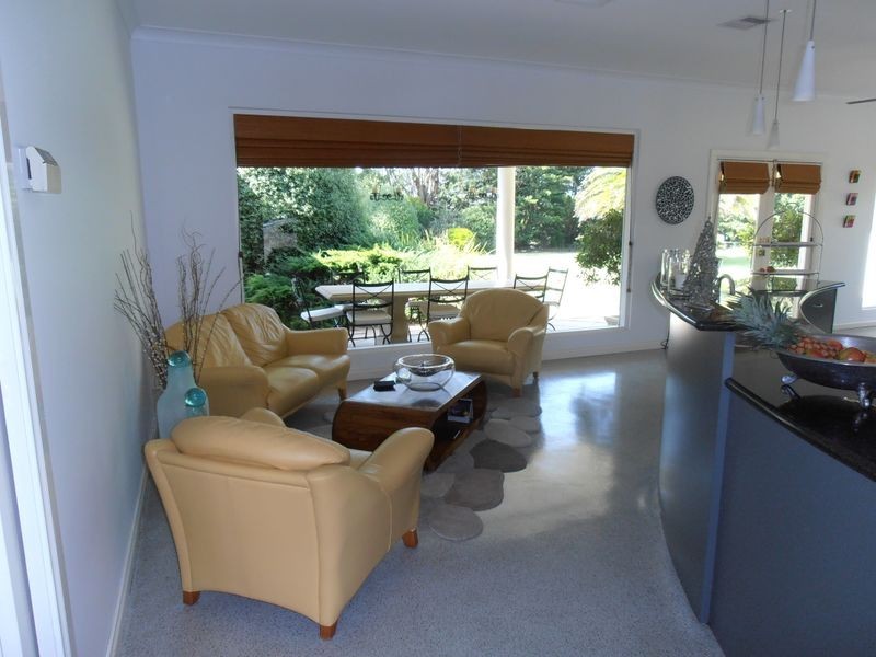 16 Rhodes Drive, Sale VIC 3850