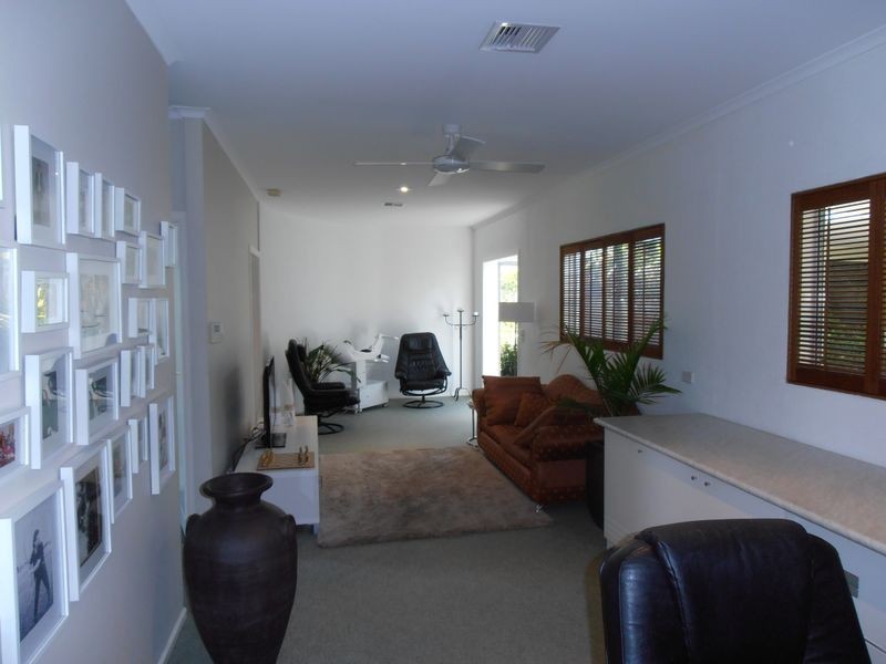 16 Rhodes Drive, Sale VIC 3850