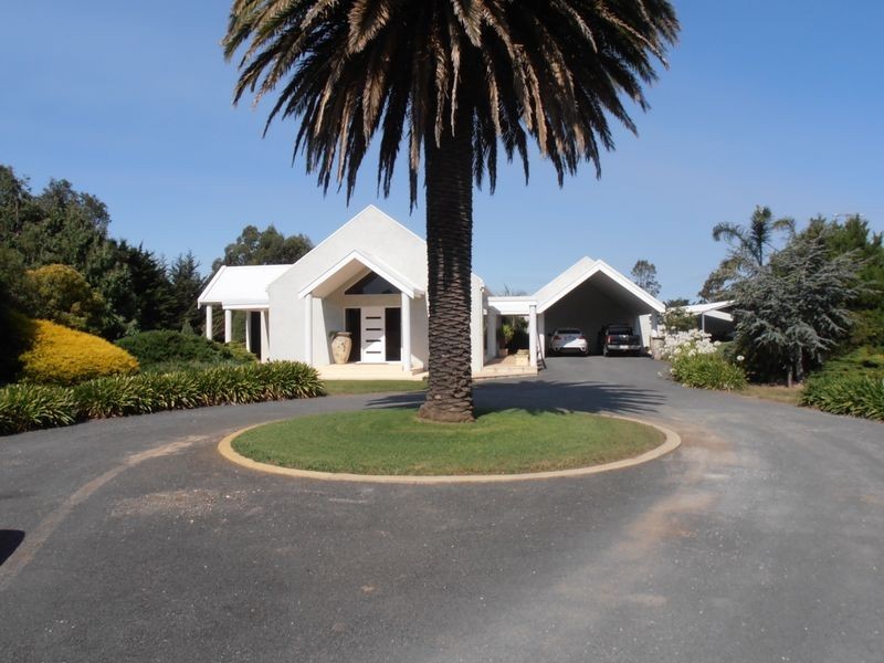 16 Rhodes Drive, Sale VIC 3850