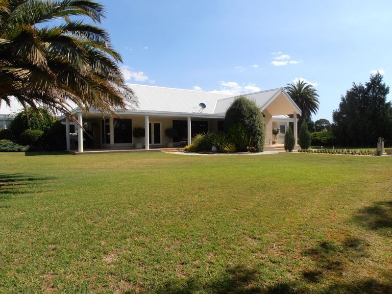 16 Rhodes Drive, Sale VIC 3850