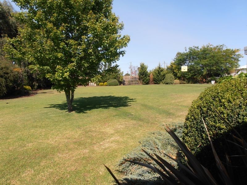 16 Rhodes Drive, Sale VIC 3850