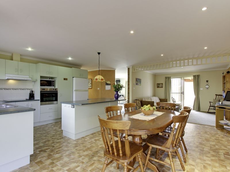 36 Merrick Street, Stratford VIC 3862