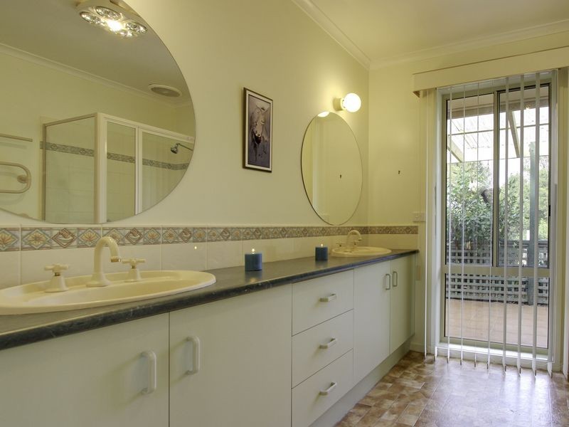 36 Merrick Street, Stratford VIC 3862