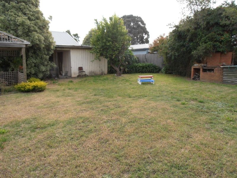 2 Mcfarlane Street, Stratford VIC 3862