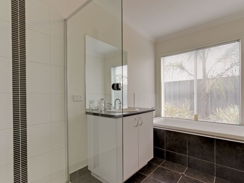 8 Krista Court, Sale VIC 3850