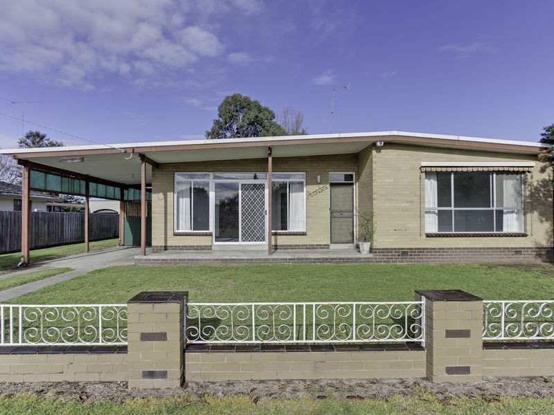8 Vaughan Street, Stratford VIC 3862