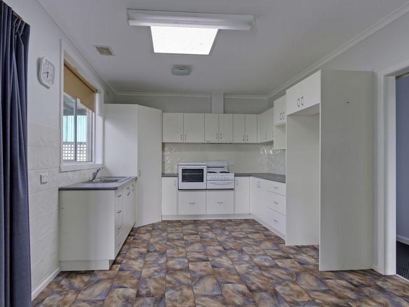 8 Vaughan Street, Stratford VIC 3862