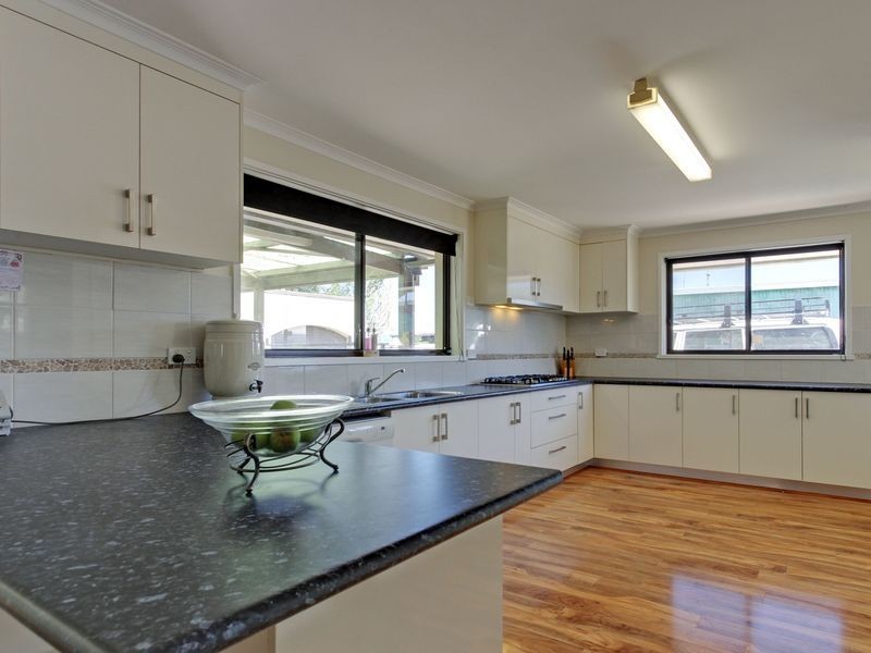 10 Vaughan Street, Stratford VIC 3862
