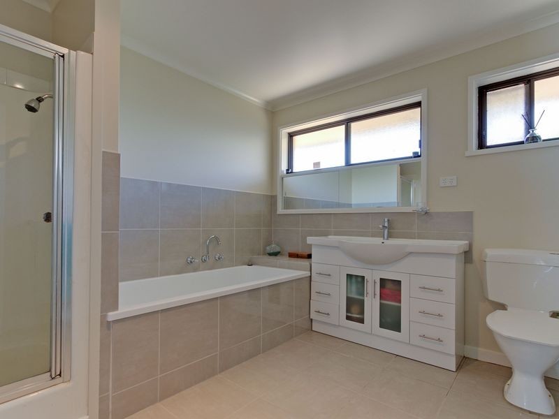 10 Vaughan Street, Stratford VIC 3862
