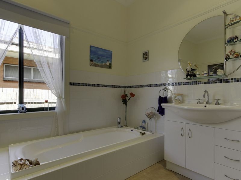 56 Powerscourt Street, Maffra VIC 3860