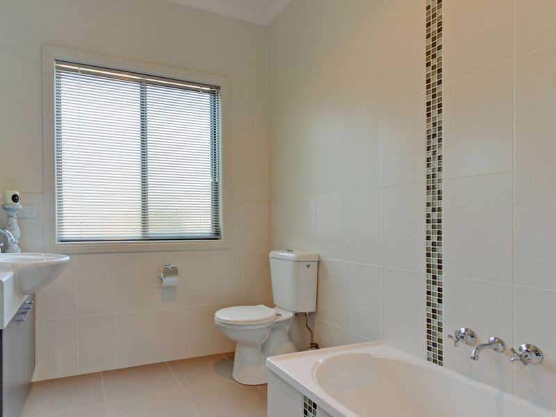 4 Mount View Road, Wurruk VIC 3850