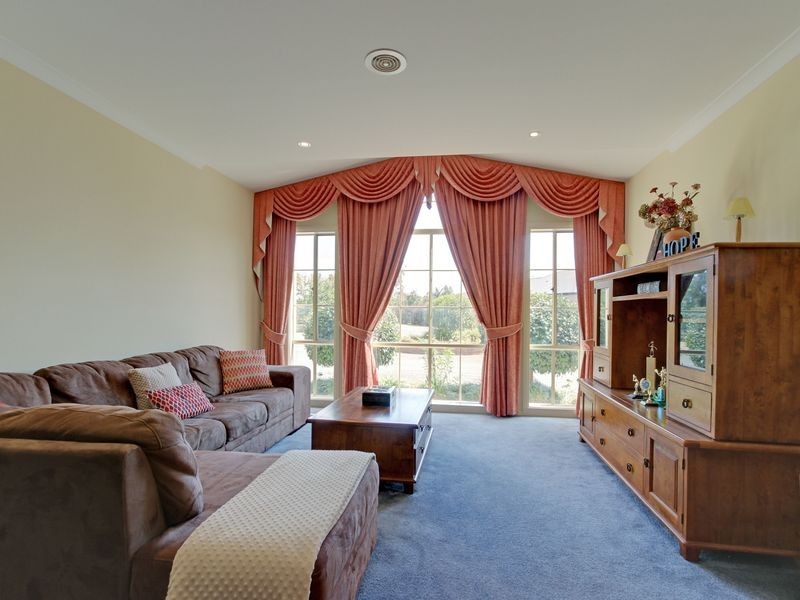 20 Rhodes Drive, Sale VIC 3850