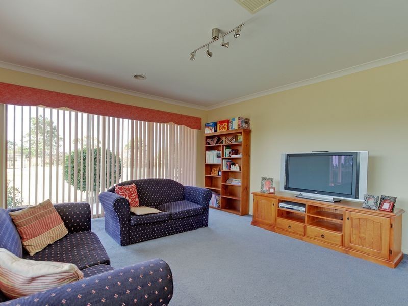 20 Rhodes Drive, Sale VIC 3850