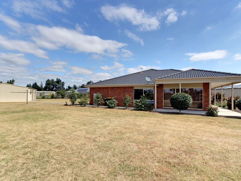 20 Rhodes Drive, Sale VIC 3850