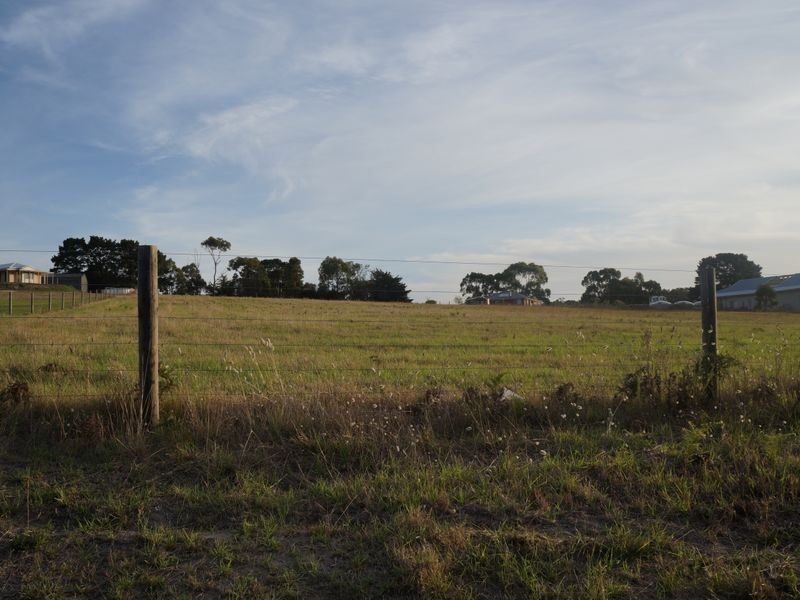 16 William Court, Longford VIC 3851