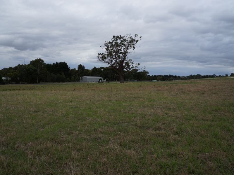 16 William Court, Longford VIC 3851