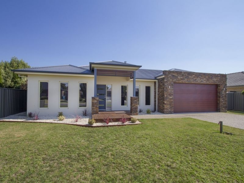 35 Dryden Place, Sale VIC 3850