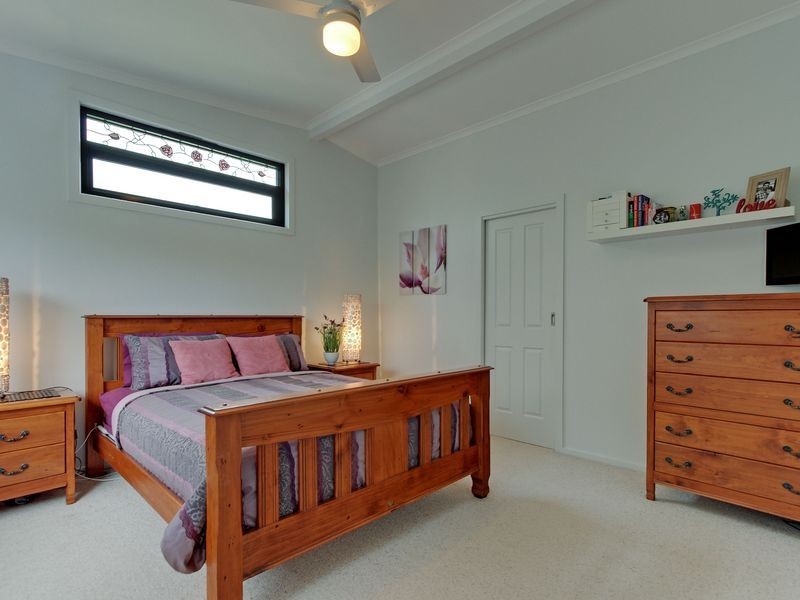 6 Vaughan Street, Stratford VIC 3862