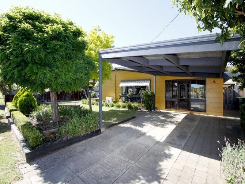 6 Vaughan Street, Stratford VIC 3862