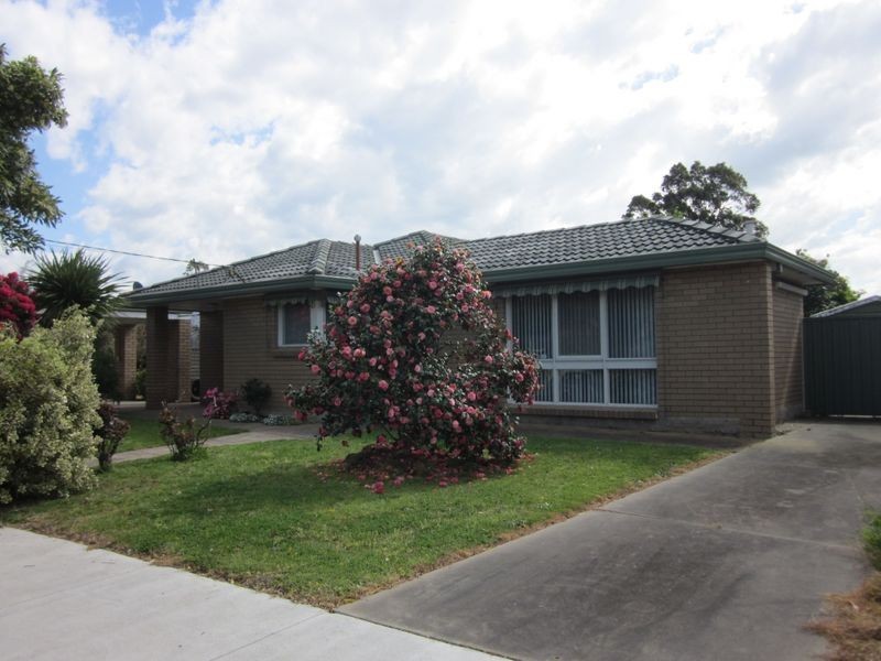 5 Helen Crescent, Sale VIC 3850