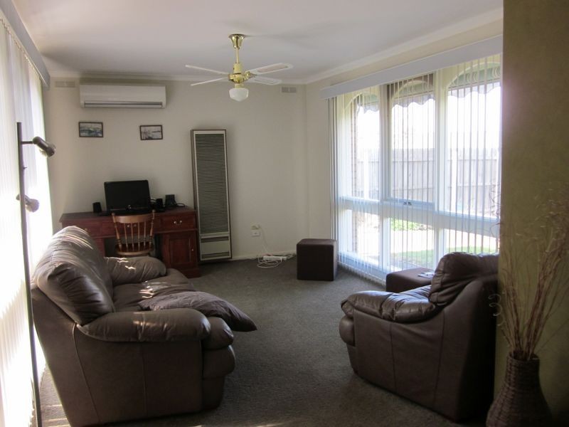 5 Helen Crescent, Sale VIC 3850