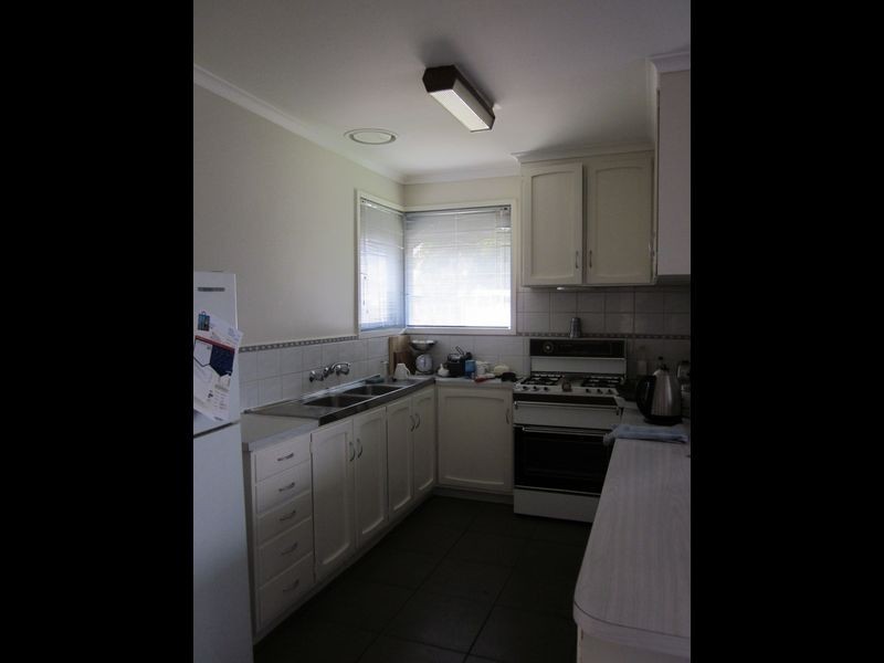 5 Helen Crescent, Sale VIC 3850