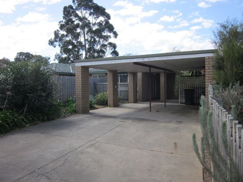 5 Helen Crescent, Sale VIC 3850