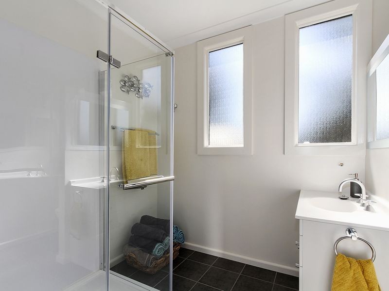 49B Hampton Court, Longford VIC 3851