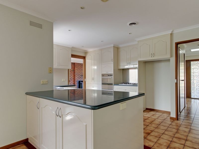 1 Heron Court, Sale VIC 3850