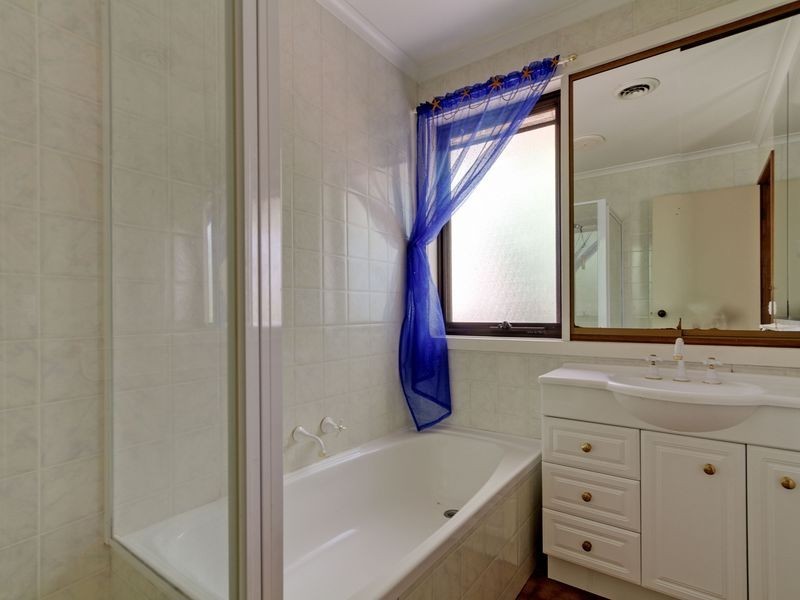 1 Heron Court, Sale VIC 3850