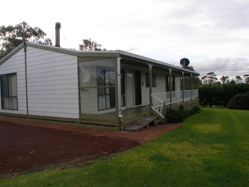 13 Pine Tree Court, Seaspray VIC 3851