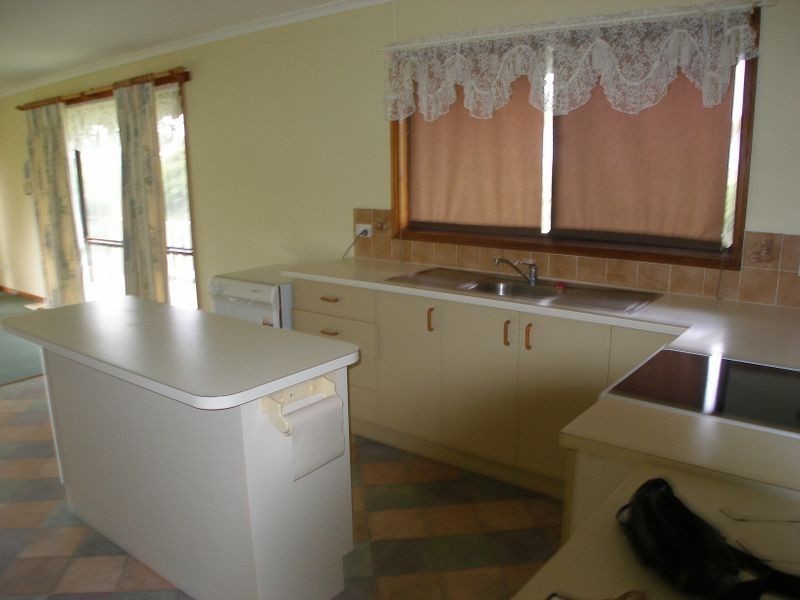 13 Pine Tree Court, Seaspray VIC 3851