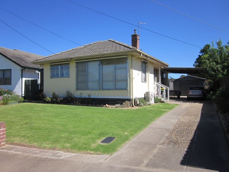 28 Overend Crescent, Sale VIC 3850