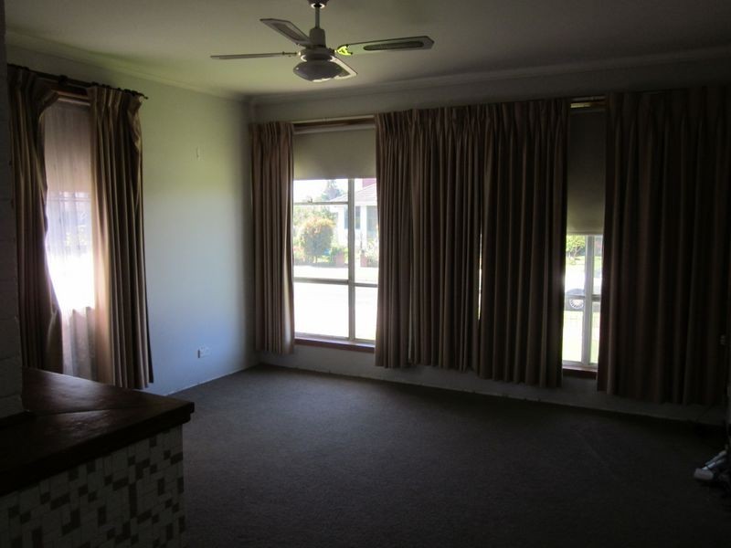 28 Overend Crescent, Sale VIC 3850