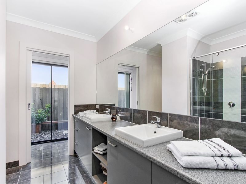 33 Blackburn Street, Stratford VIC 3862