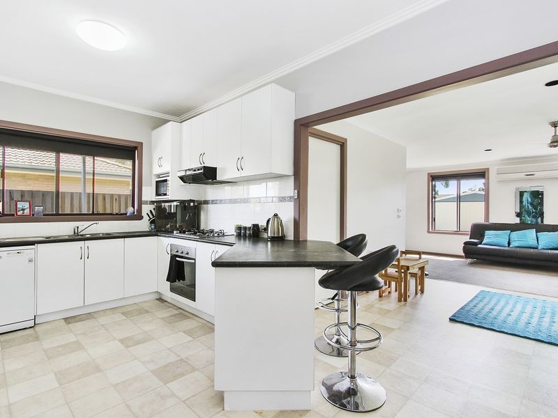 9 Valentine Crescent, Sale VIC 3850